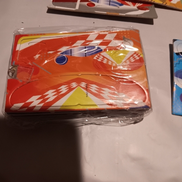 Colorful Graphic Card Holders - Picture 5 of 8